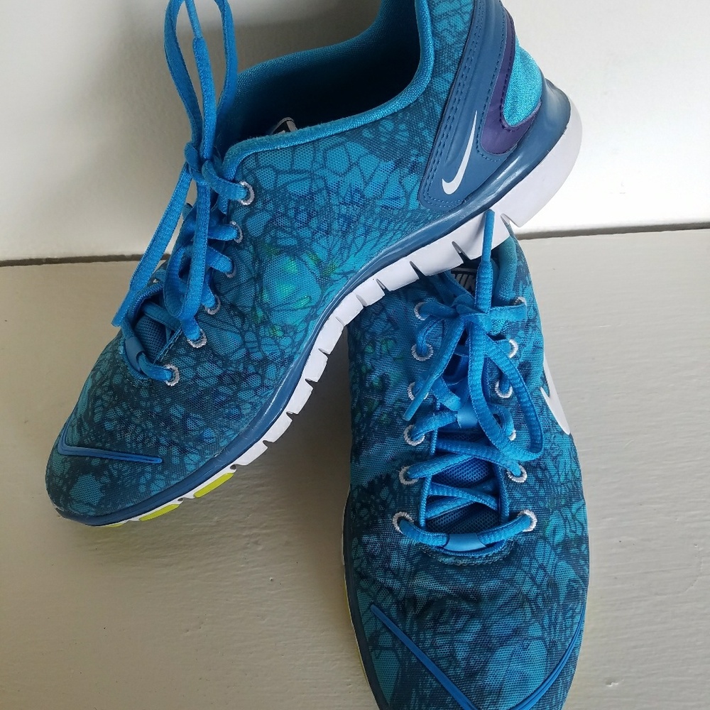 Nike free fit 2 size 9.5